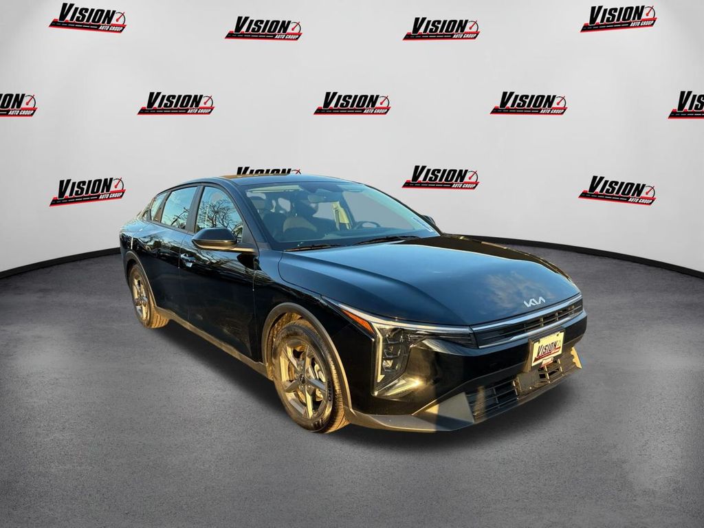 2025 Kia K4 LXS photo 3