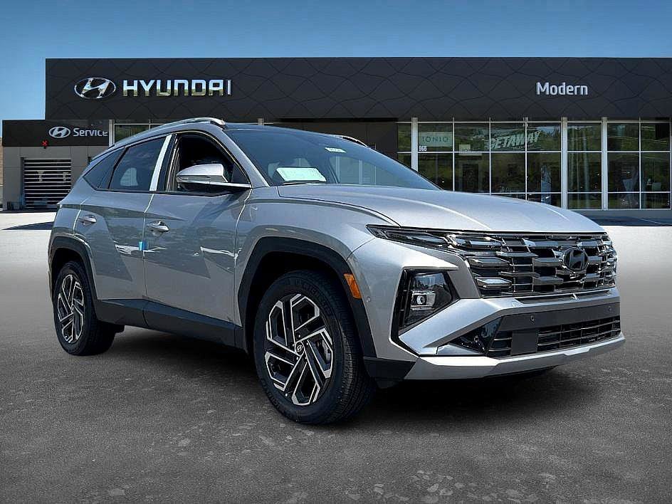 2025 Hyundai Tucson Hybrid Limited photo 2