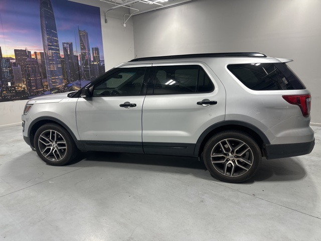 2016 Ford Explorer Sport photo 3