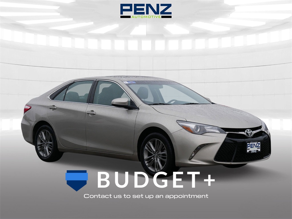 2017 Toyota Camry SE's photo