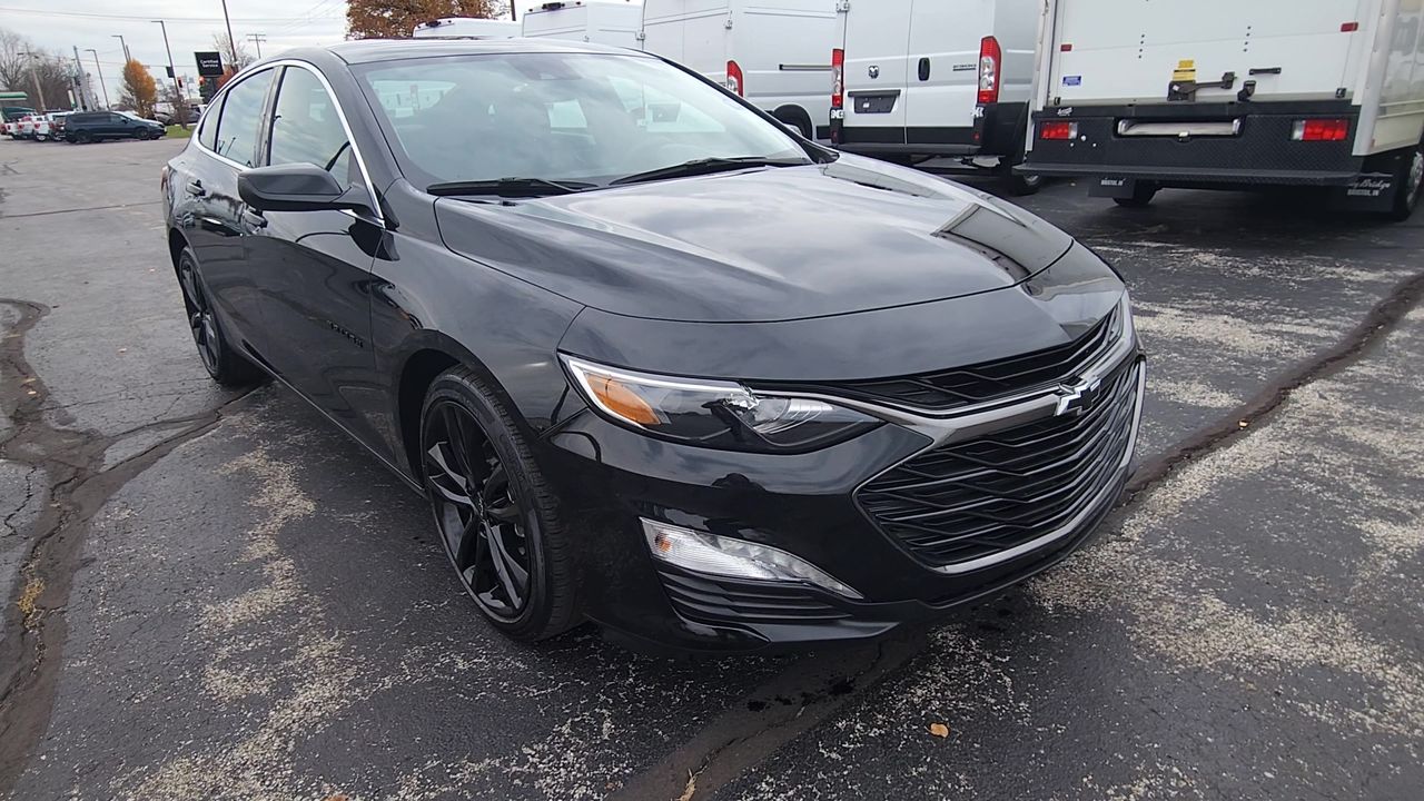 2024 Chevrolet Malibu 1LT photo 2