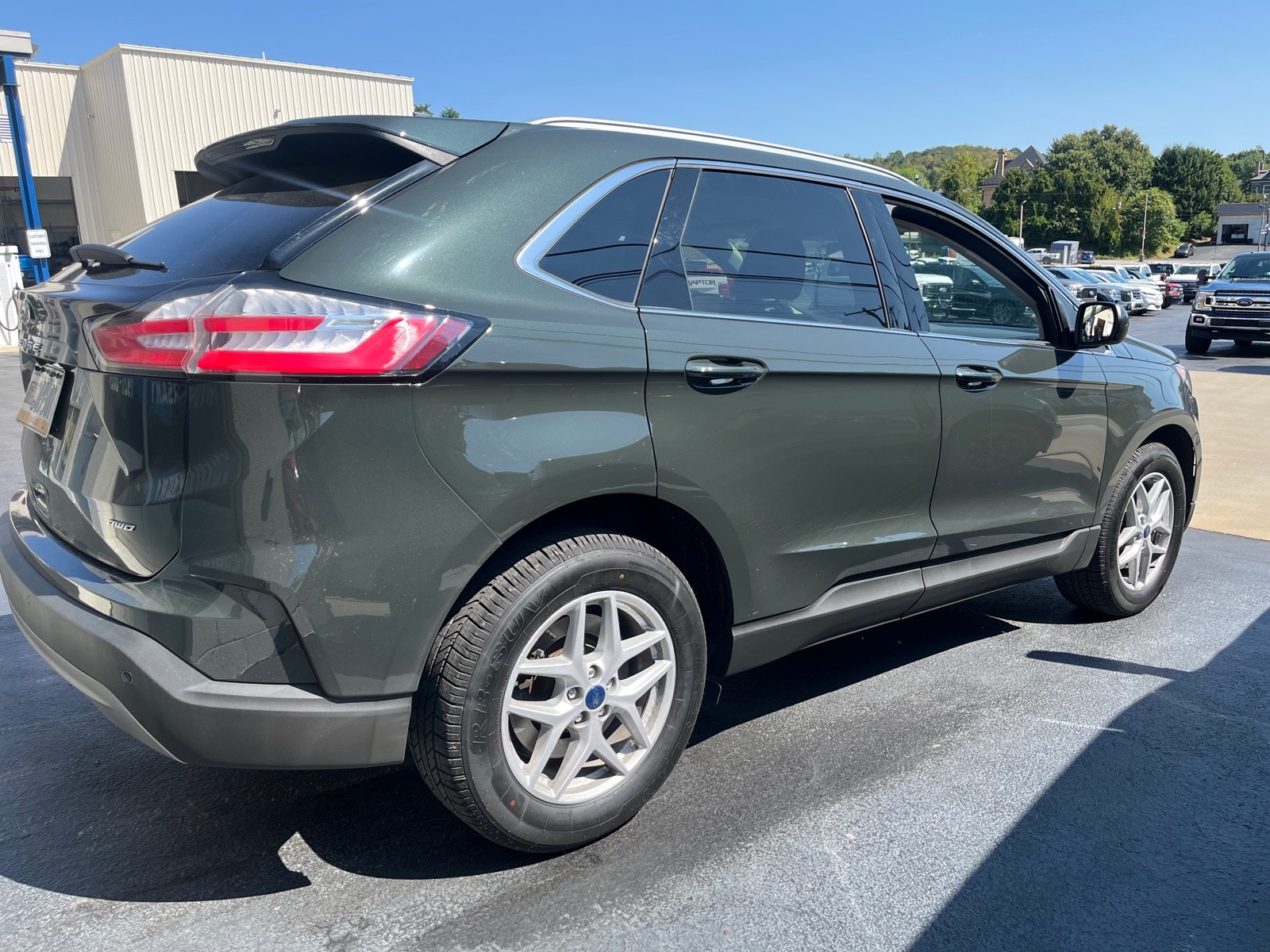 2022 Ford Edge SEL photo 2