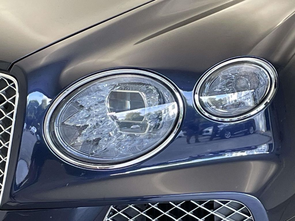 2022 Bentley Bentayga V8 photo 15