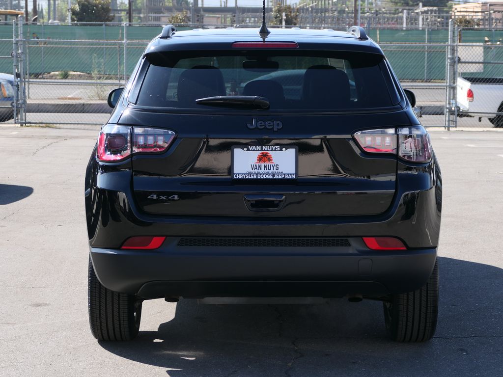 2025 Jeep Compass Latitude photo 2