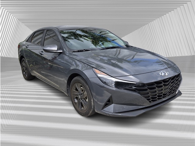 2023 Hyundai Elantra SEL photo 2