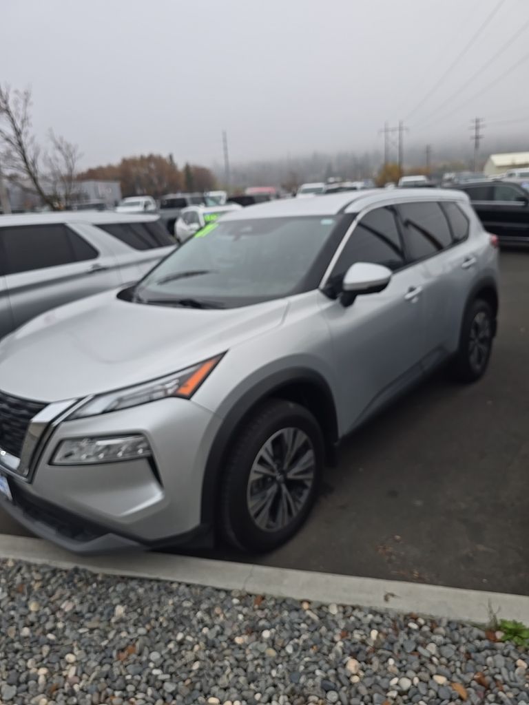 2021 Nissan Rogue SV's photo