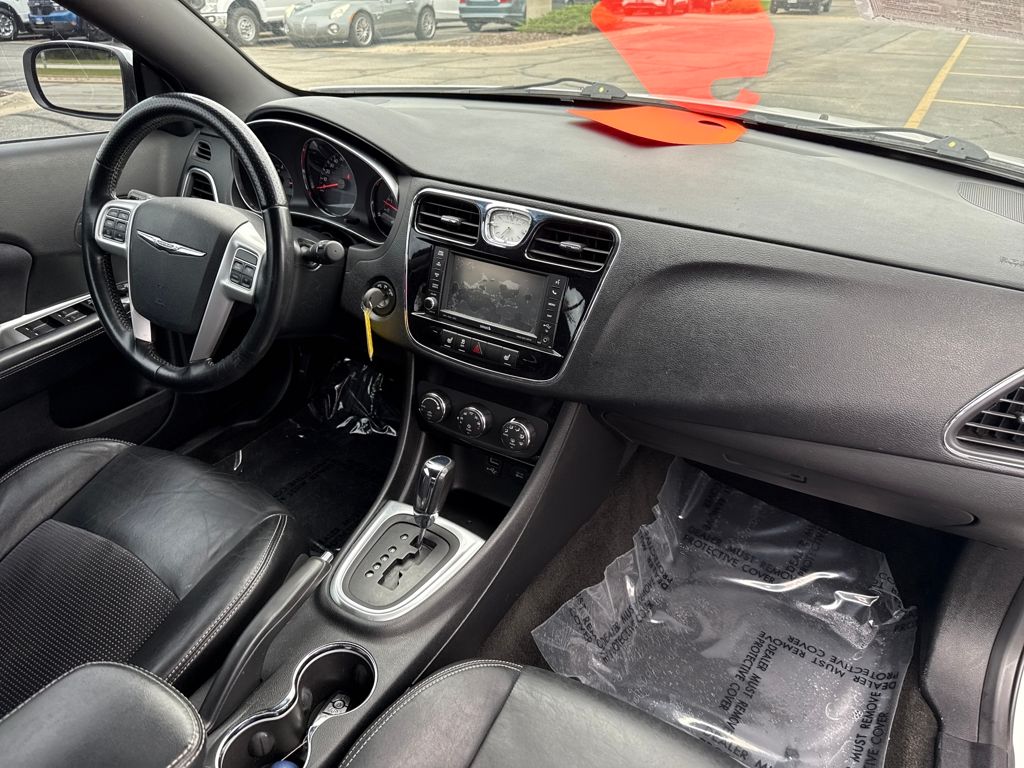 2012 Chrysler 200 S photo 12