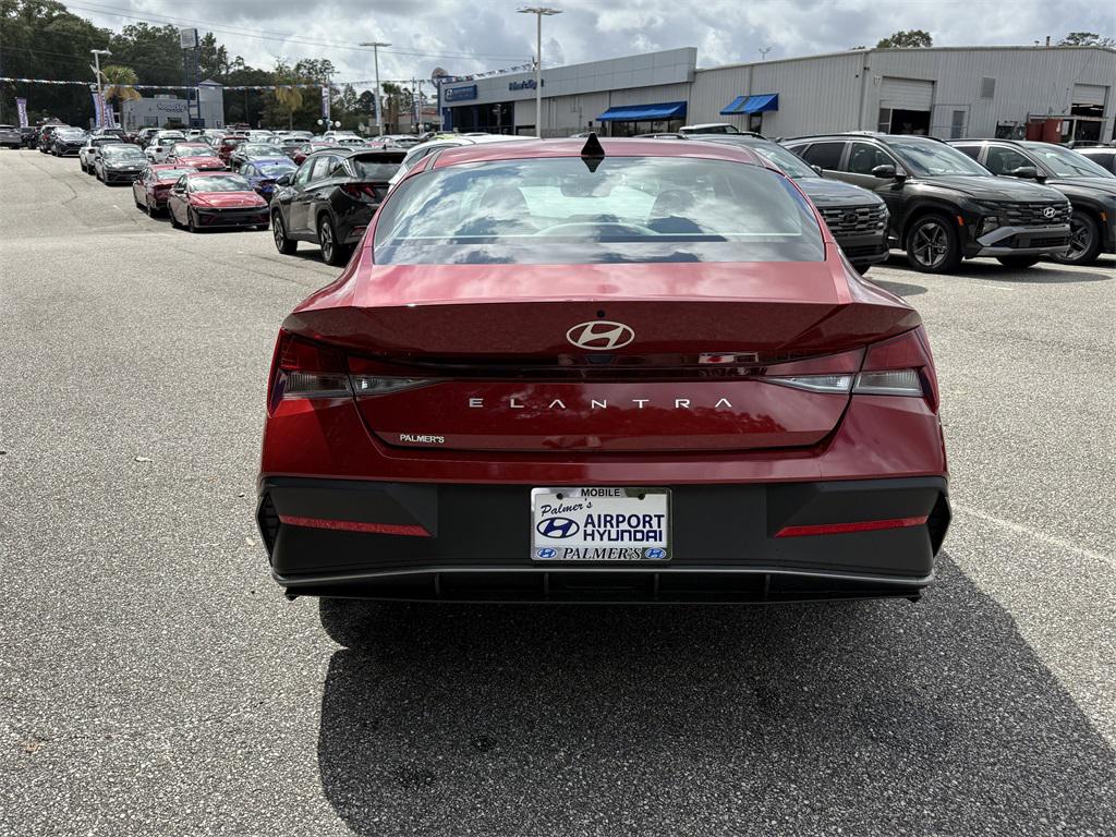 2026 Hyundai Elantra SE photo 4