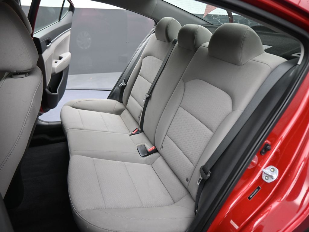 2019 Hyundai Elantra SE photo 38
