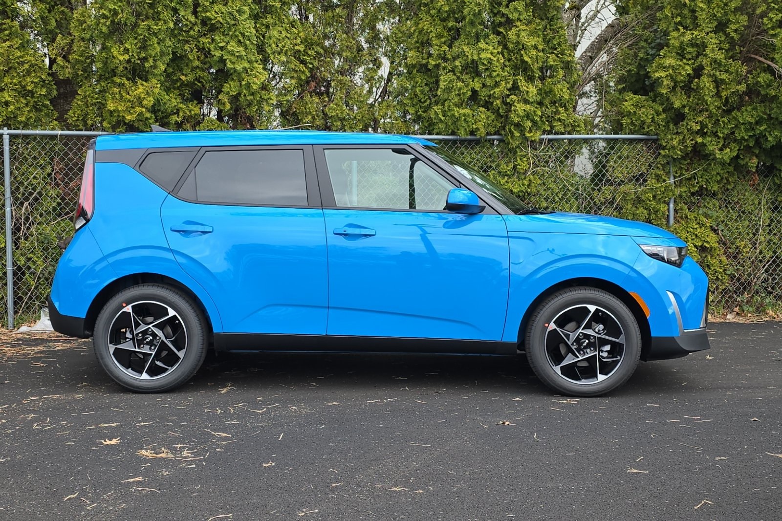 2025 Kia Soul EX photo 2