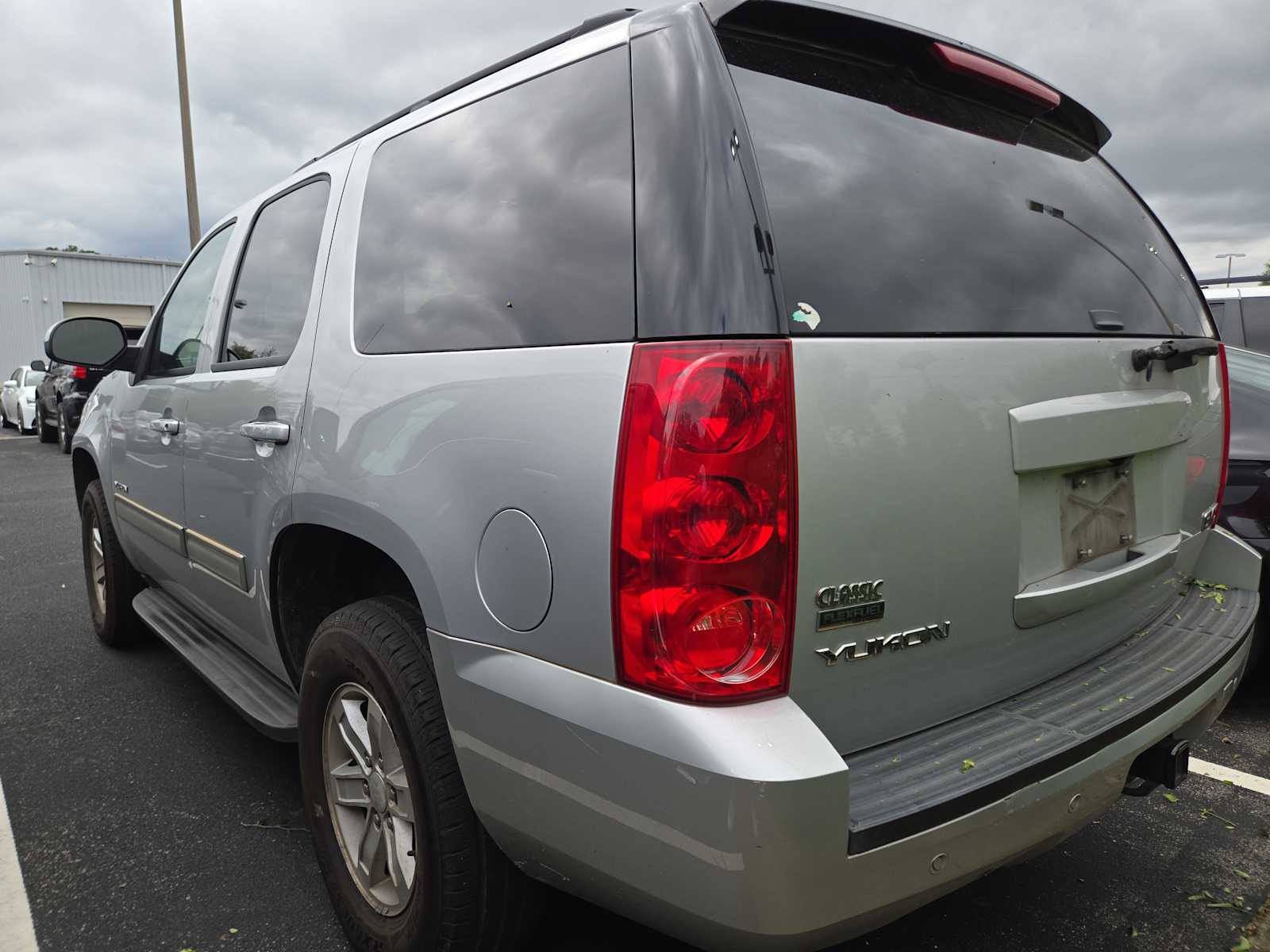 2011 Gmc Yukon SLE photo 3
