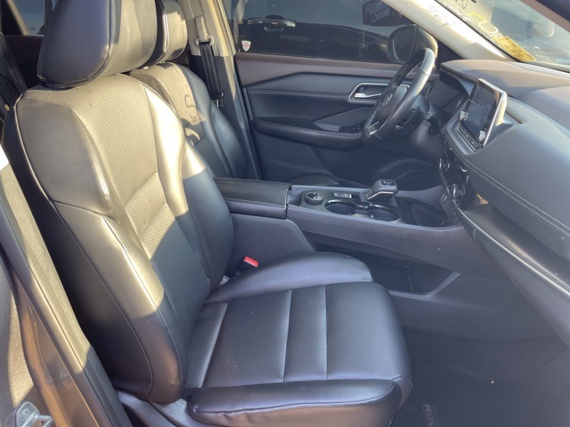 2021 Nissan Rogue SV photo 10