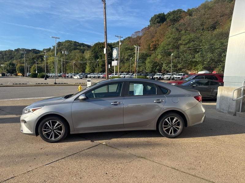 2023 Kia Forte LXS photo 4