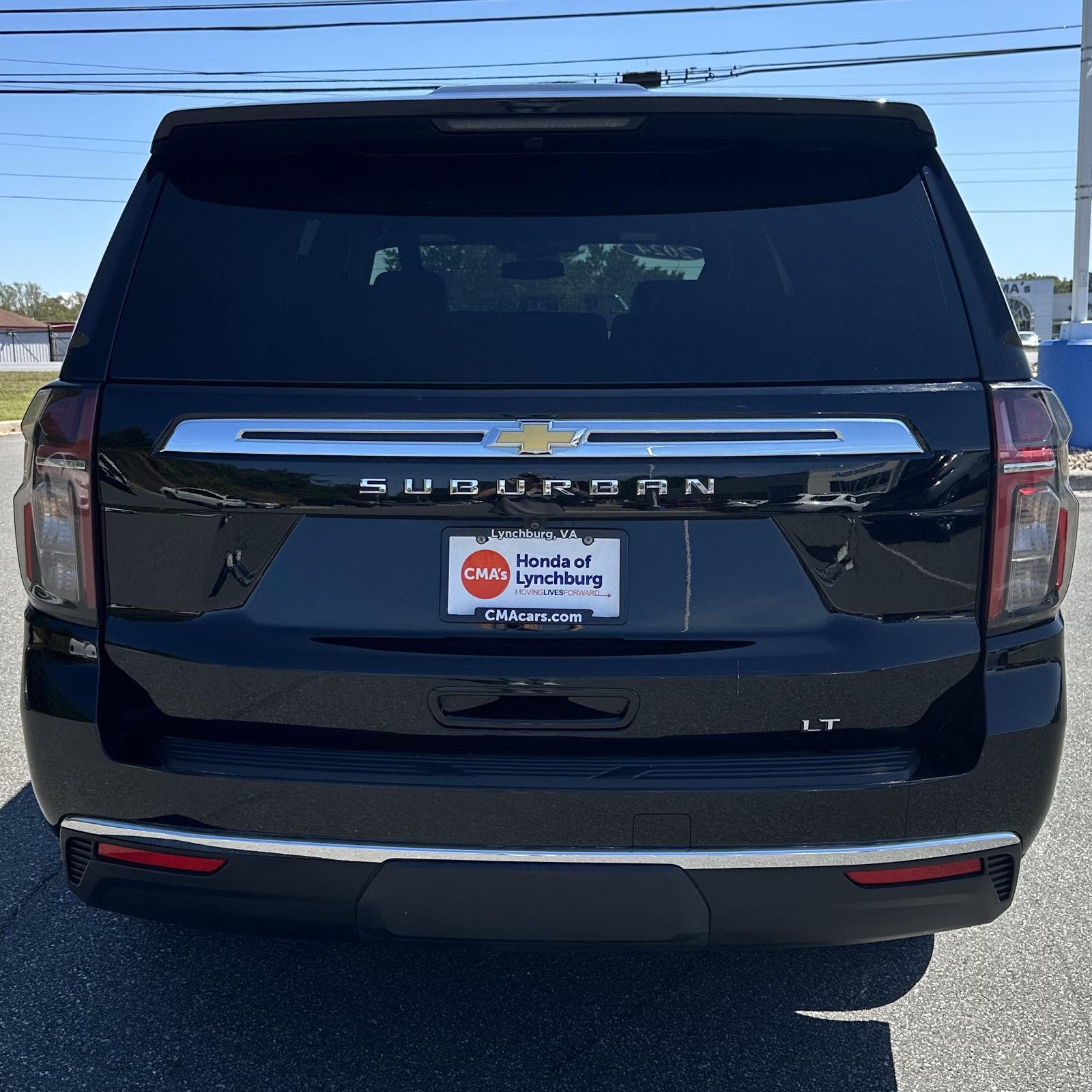 2024 Chevrolet Suburban LT photo 2