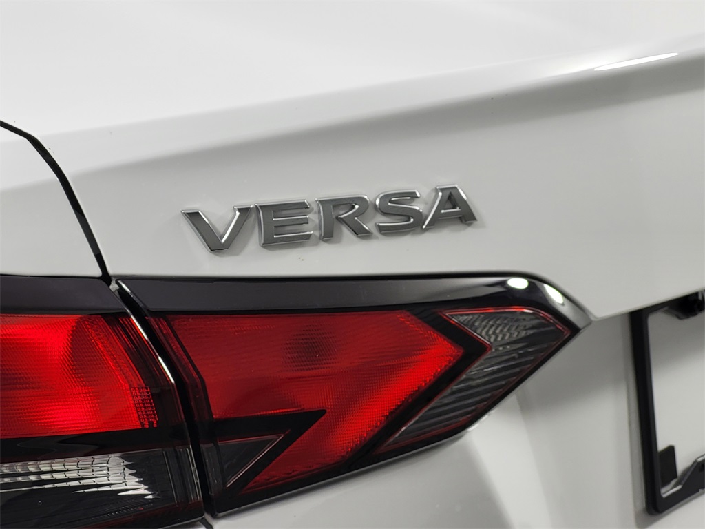 2024 Nissan Versa 1.6 S photo 11