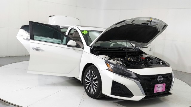 Used 2023 Pearl White Tricoat Nissan 2.5 SV image 12