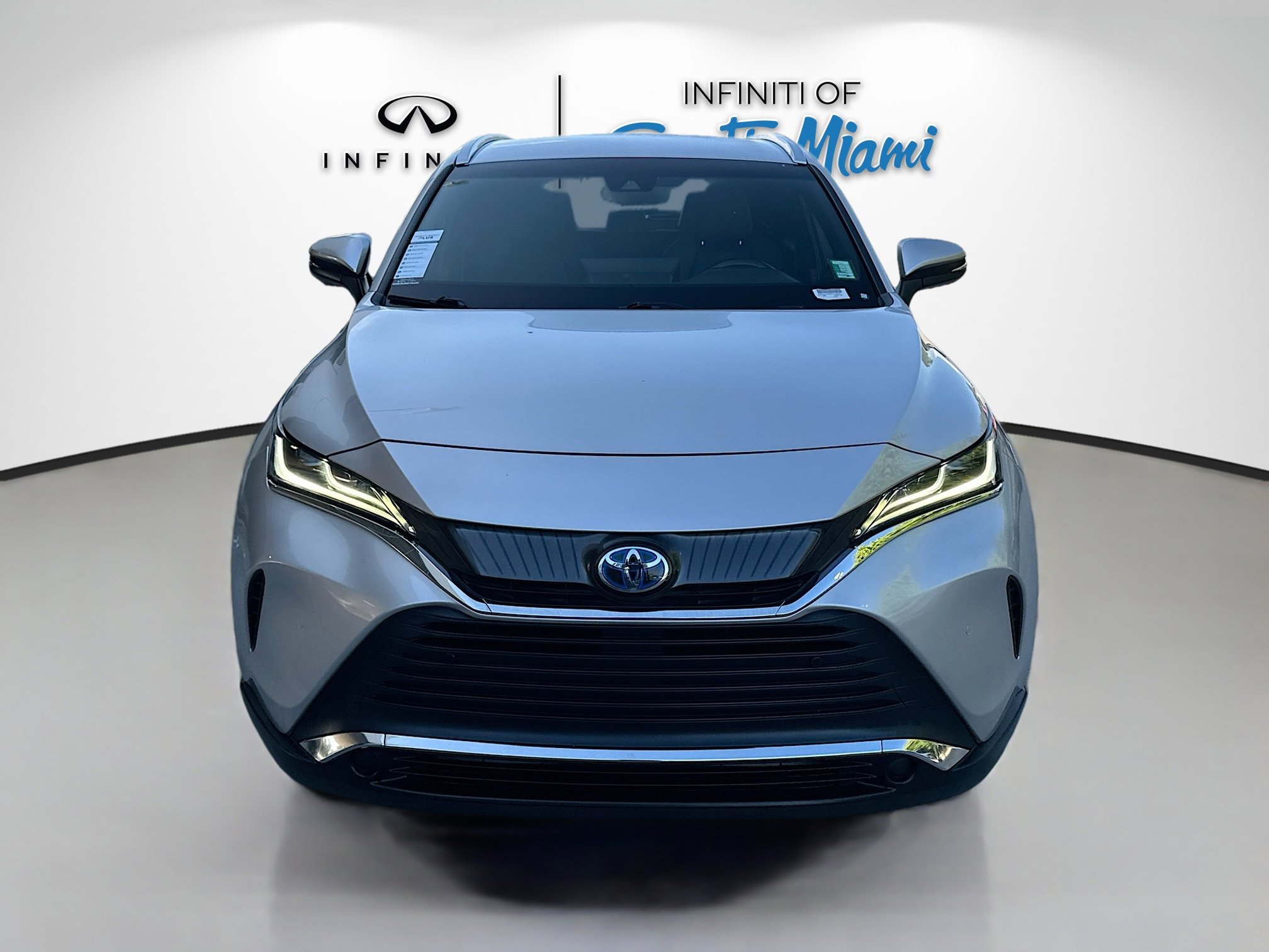 2022 Toyota Venza LE photo 2