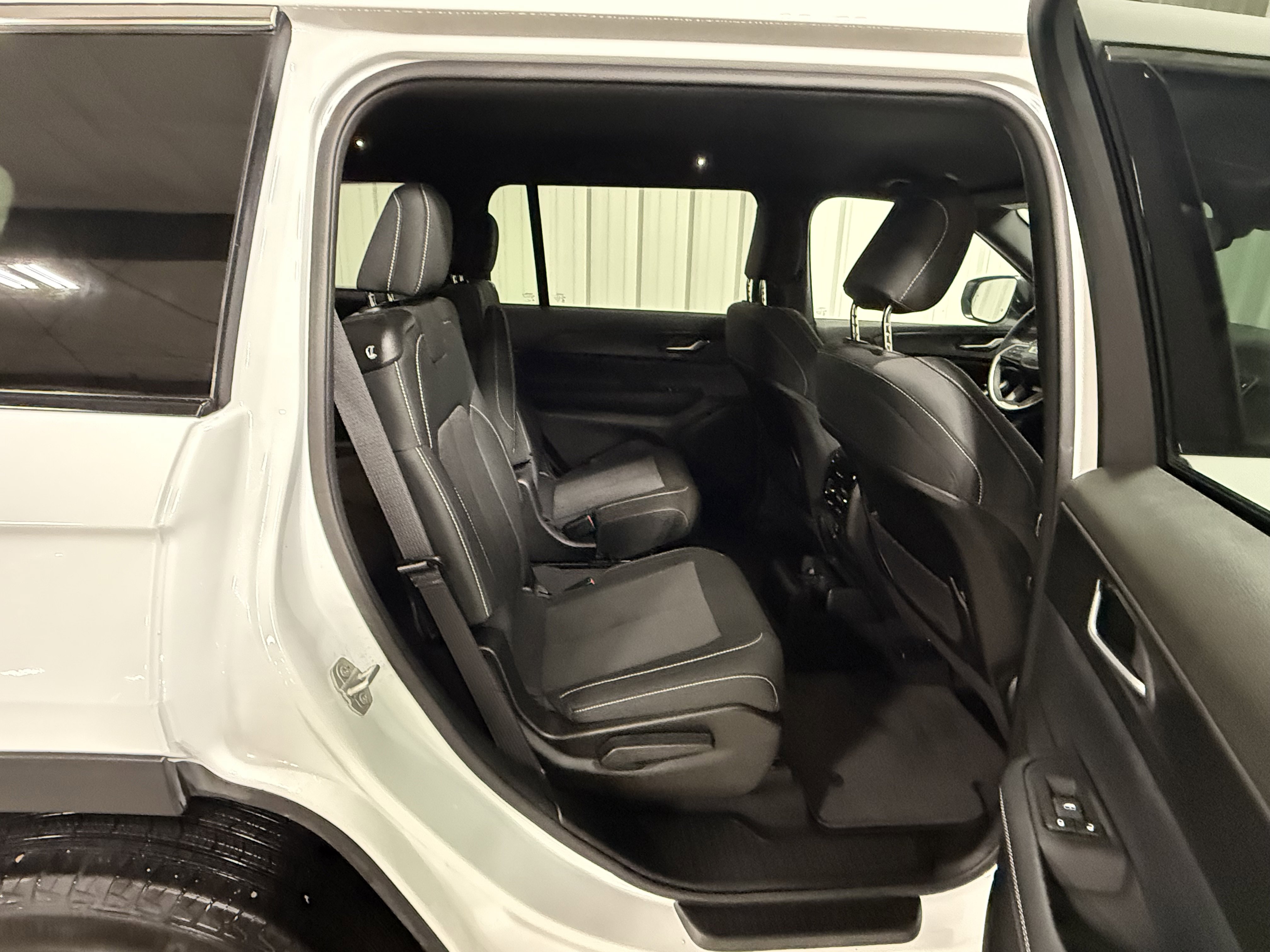 2024 Jeep Grand Cherokee Laredo photo 2