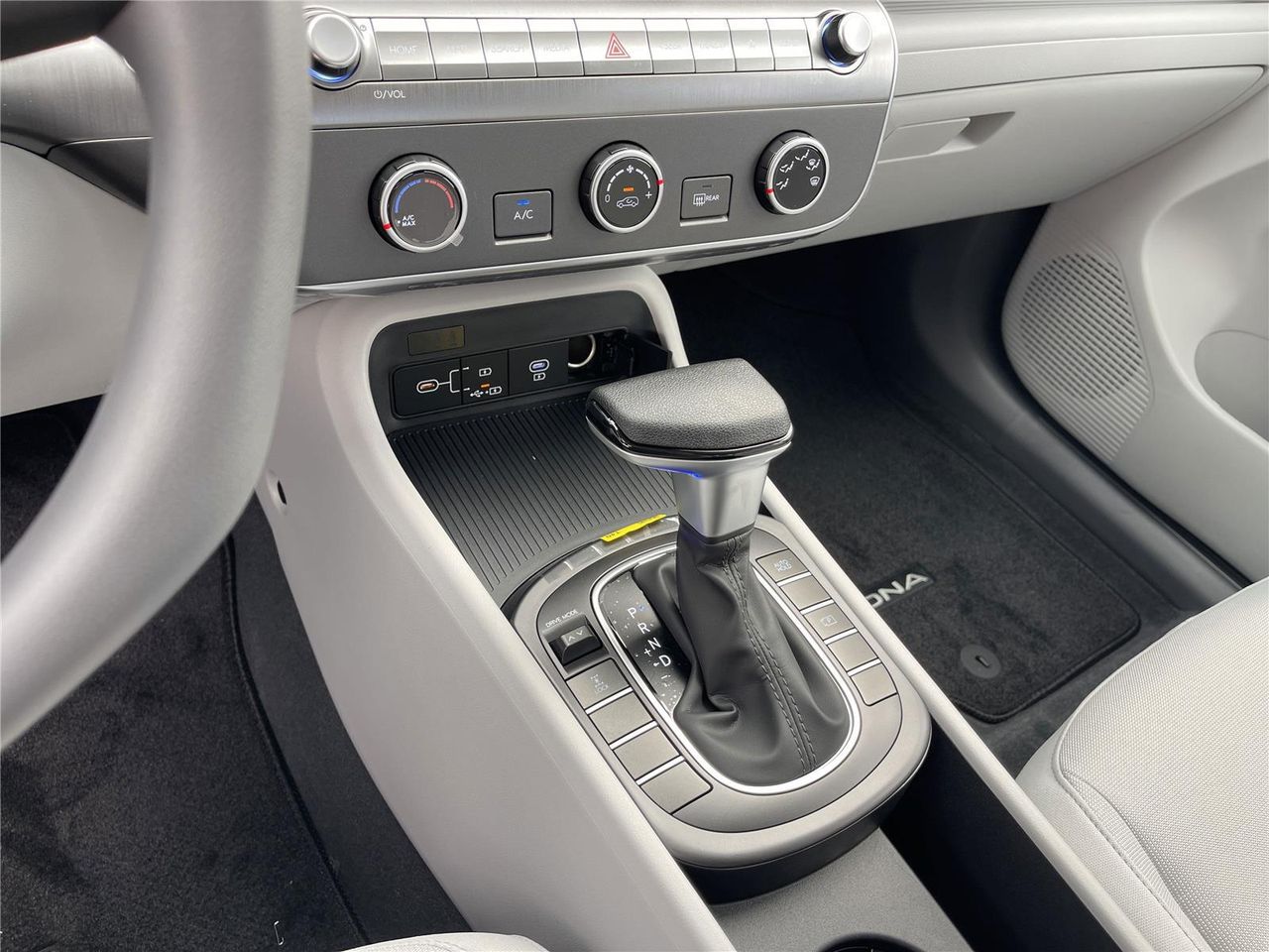 2026 Hyundai Kona SE photo 12