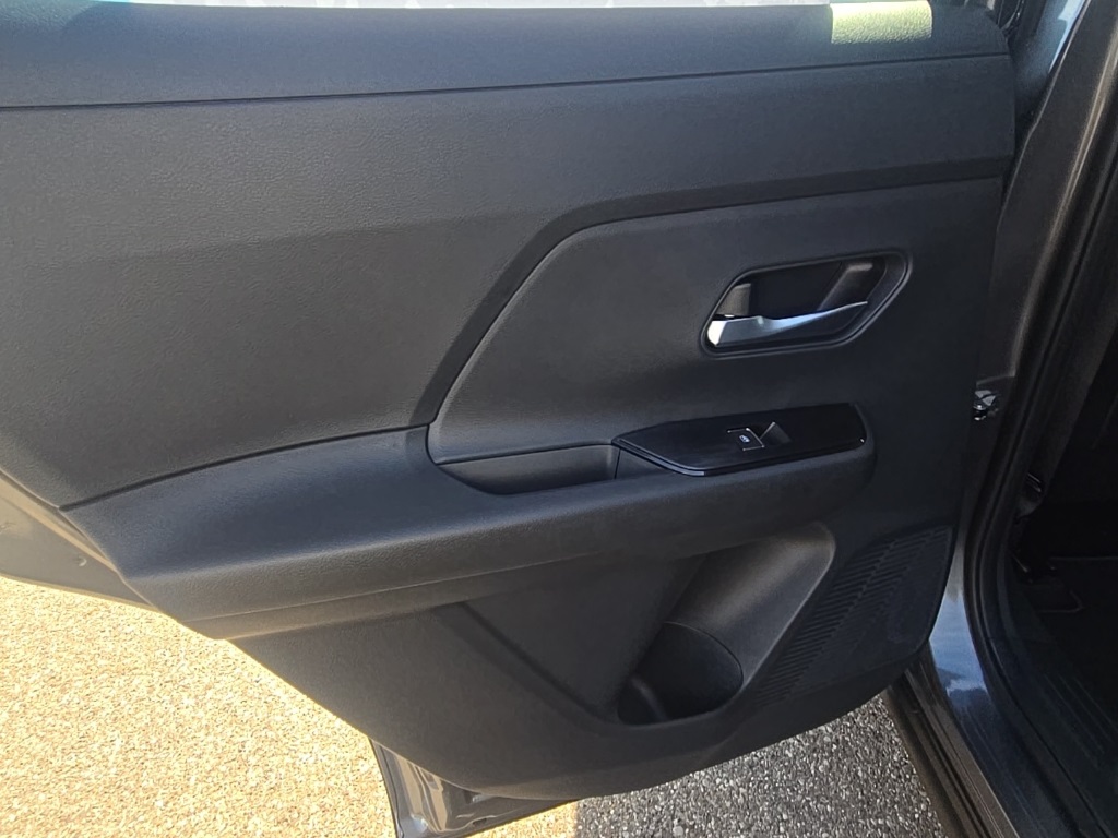 2026 Nissan Kicks SR photo 27
