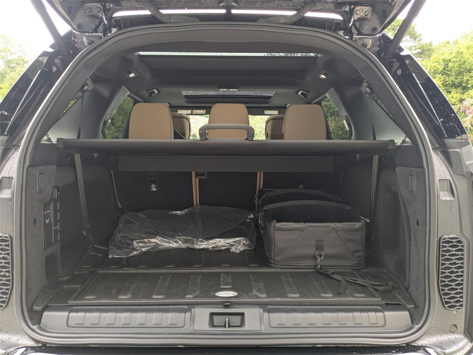 2025 Land Rover Discovery SE photo 28