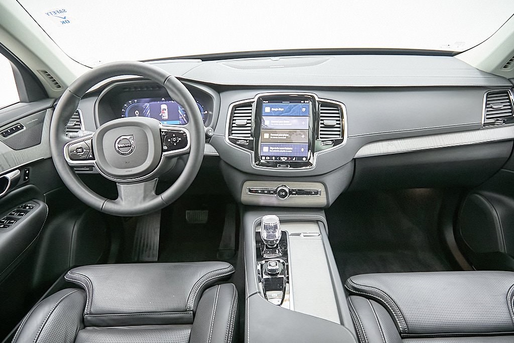 2025 VOLVO XC90 - Image 25