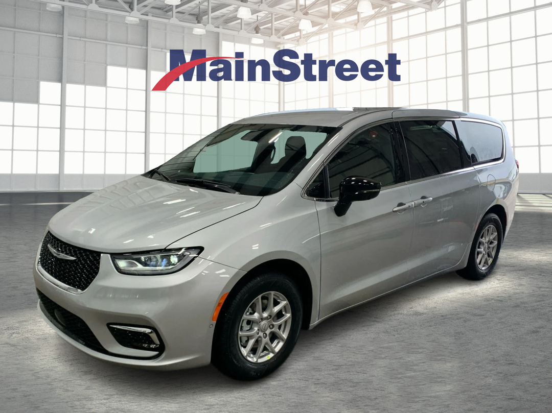 2026 Chrysler Pacifica Select's photo