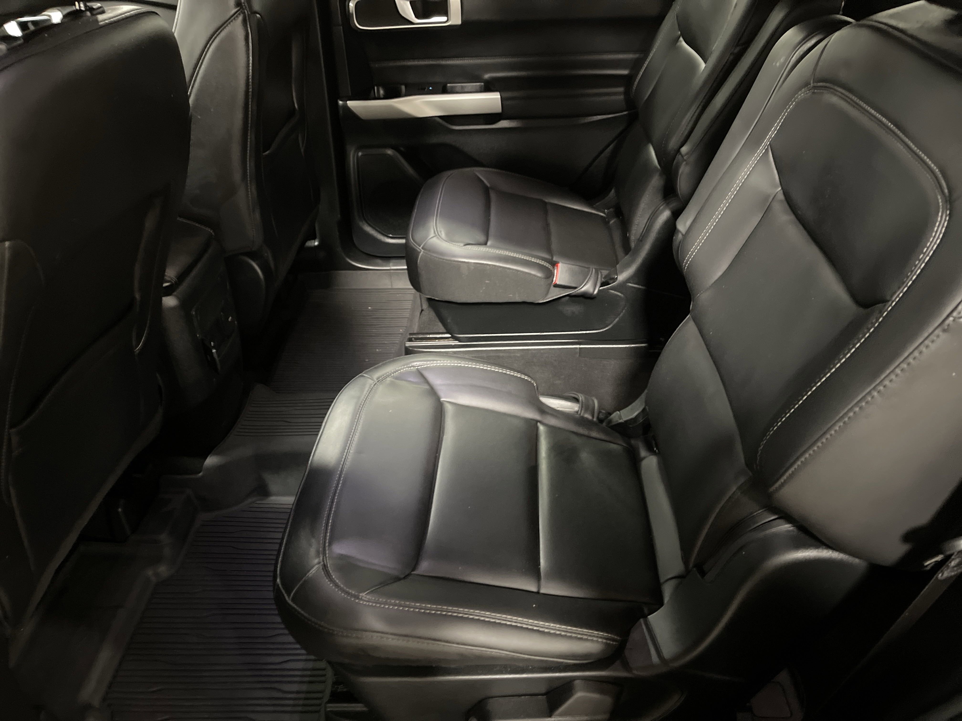 2023 Ford Explorer XLT photo 4