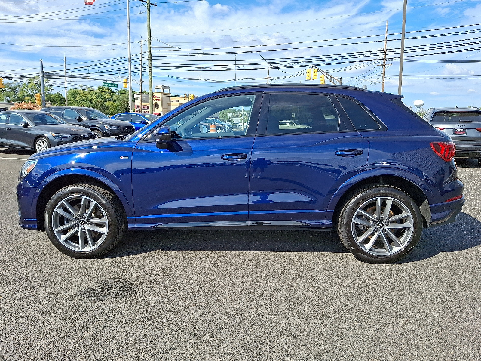 2024 Audi Q3 S line Premium Plus photo 3