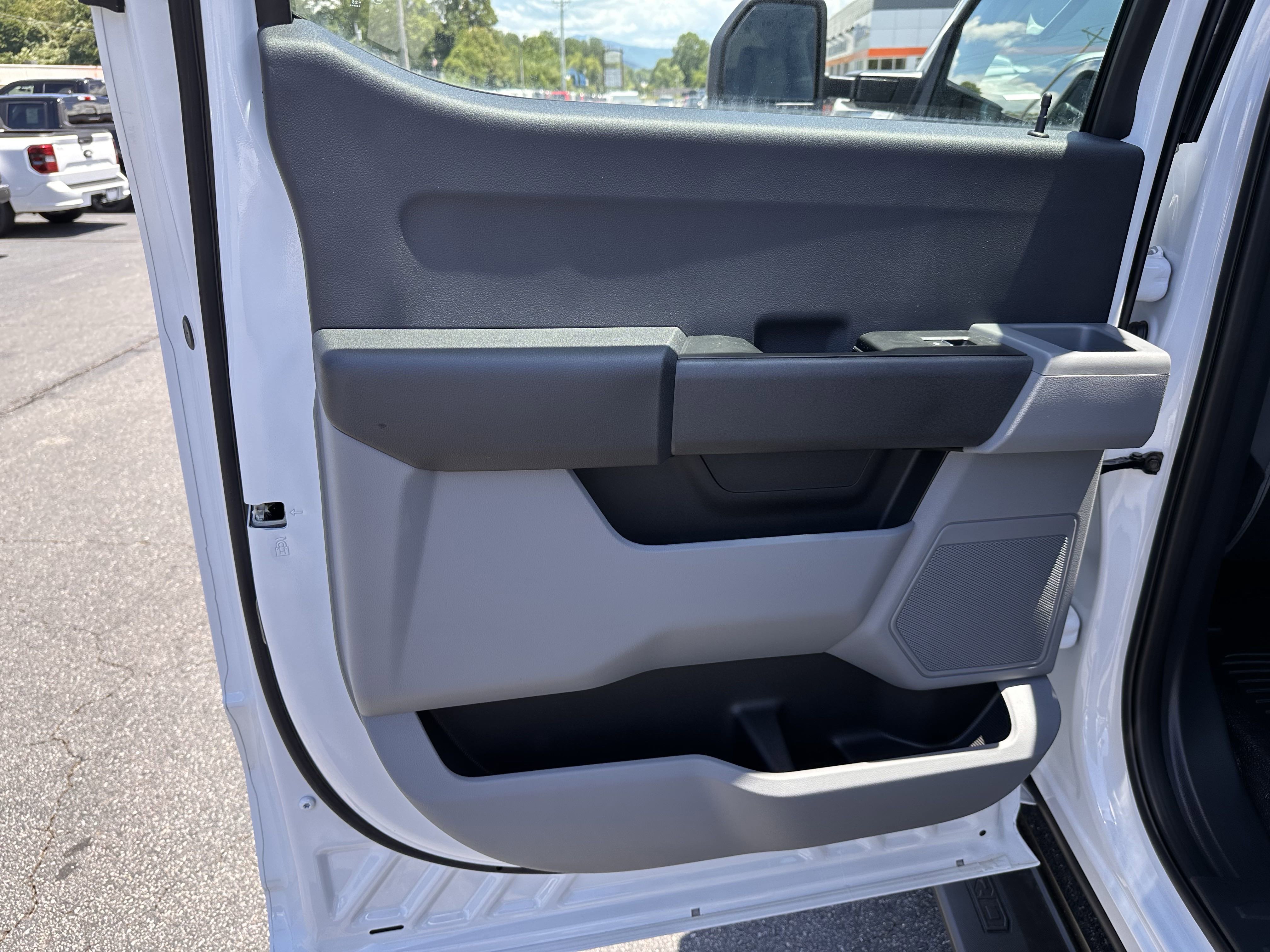2025 Ford F-550 XL photo 4