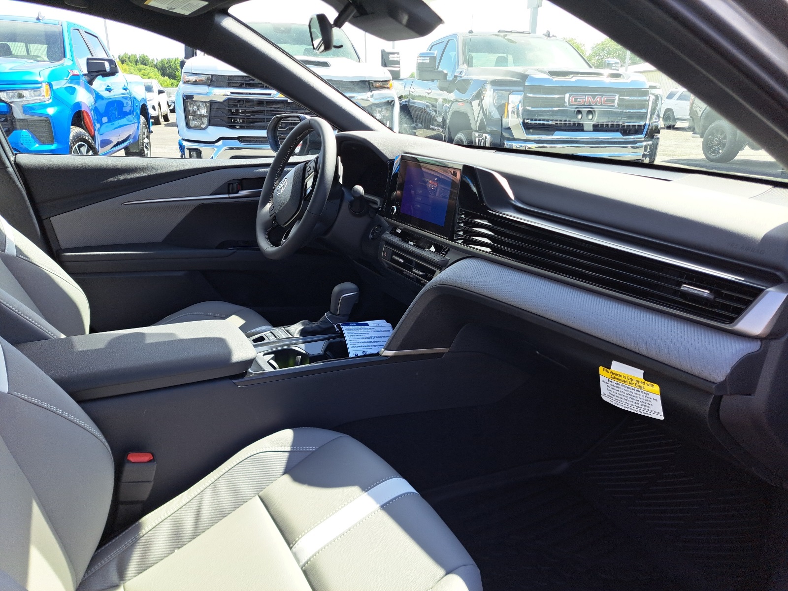 2025 Toyota Camry SE photo 25