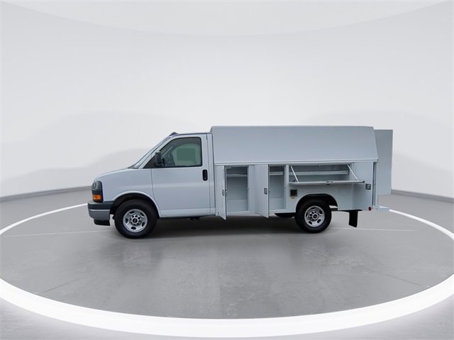 2025 Gmc Savana Cutaway 3500 photo 2