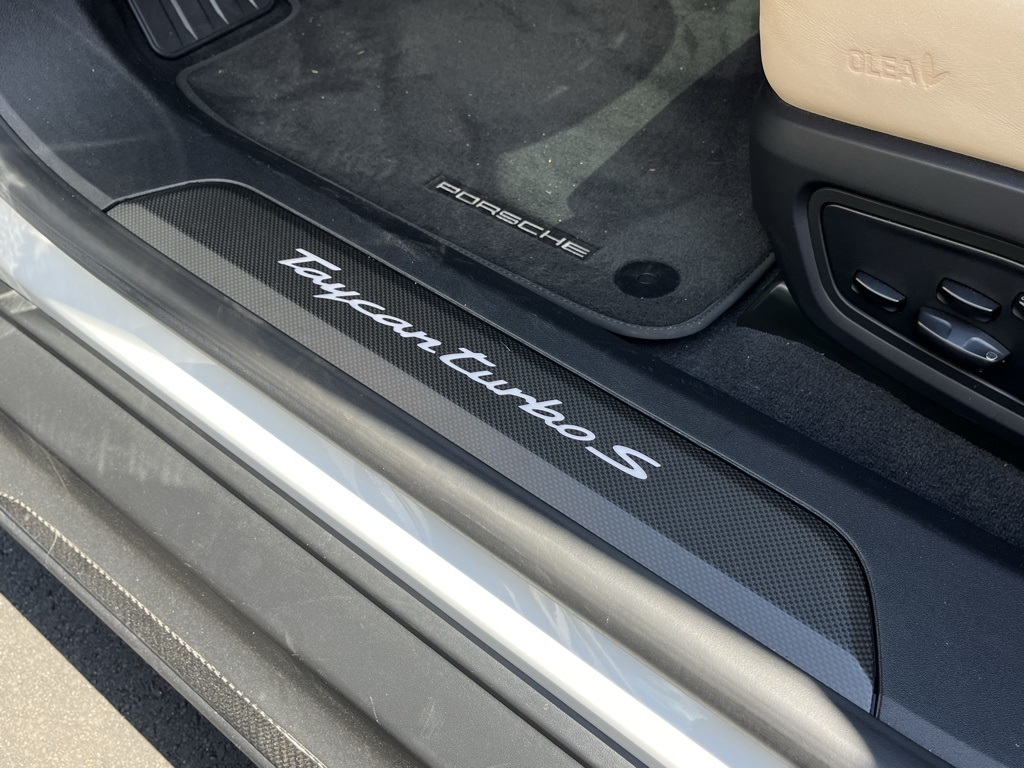 2020 Porsche Taycan Turbo S photo 18