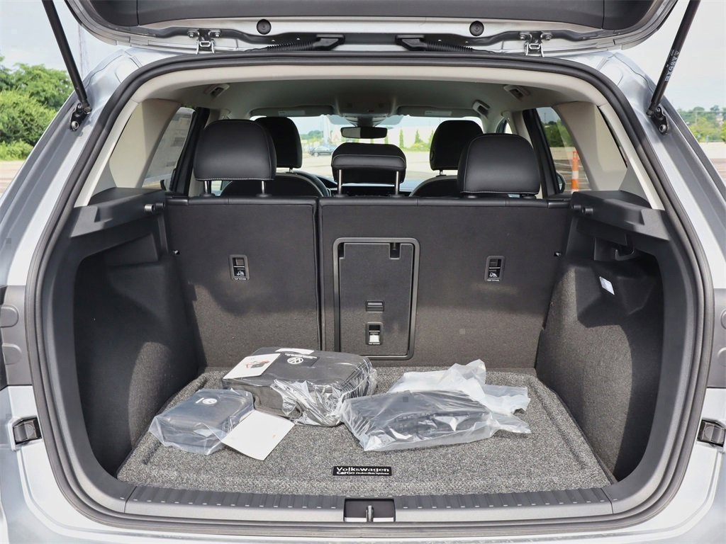 2025 Volkswagen Taos SE photo 10