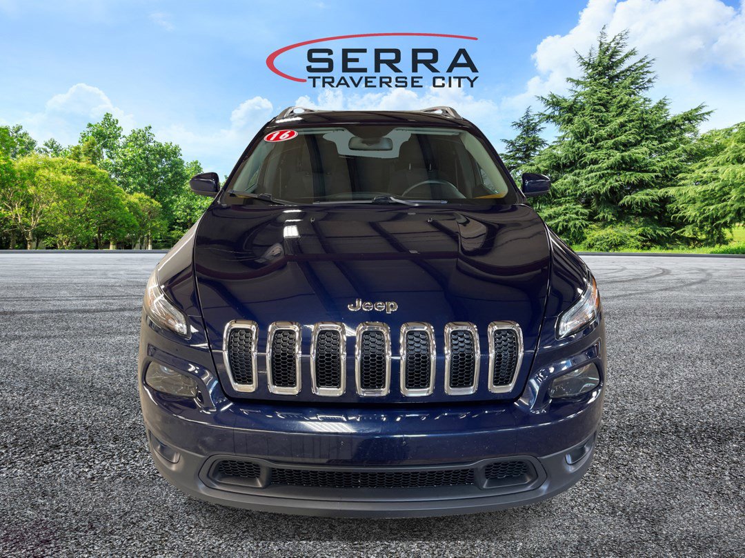 2016 Jeep Cherokee Latitude photo 2