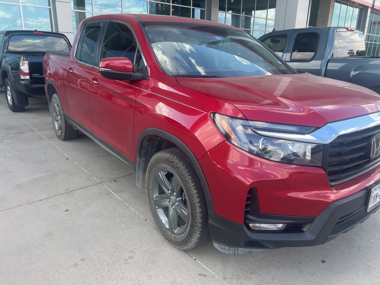 2023 Honda Ridgeline RTL photo 2