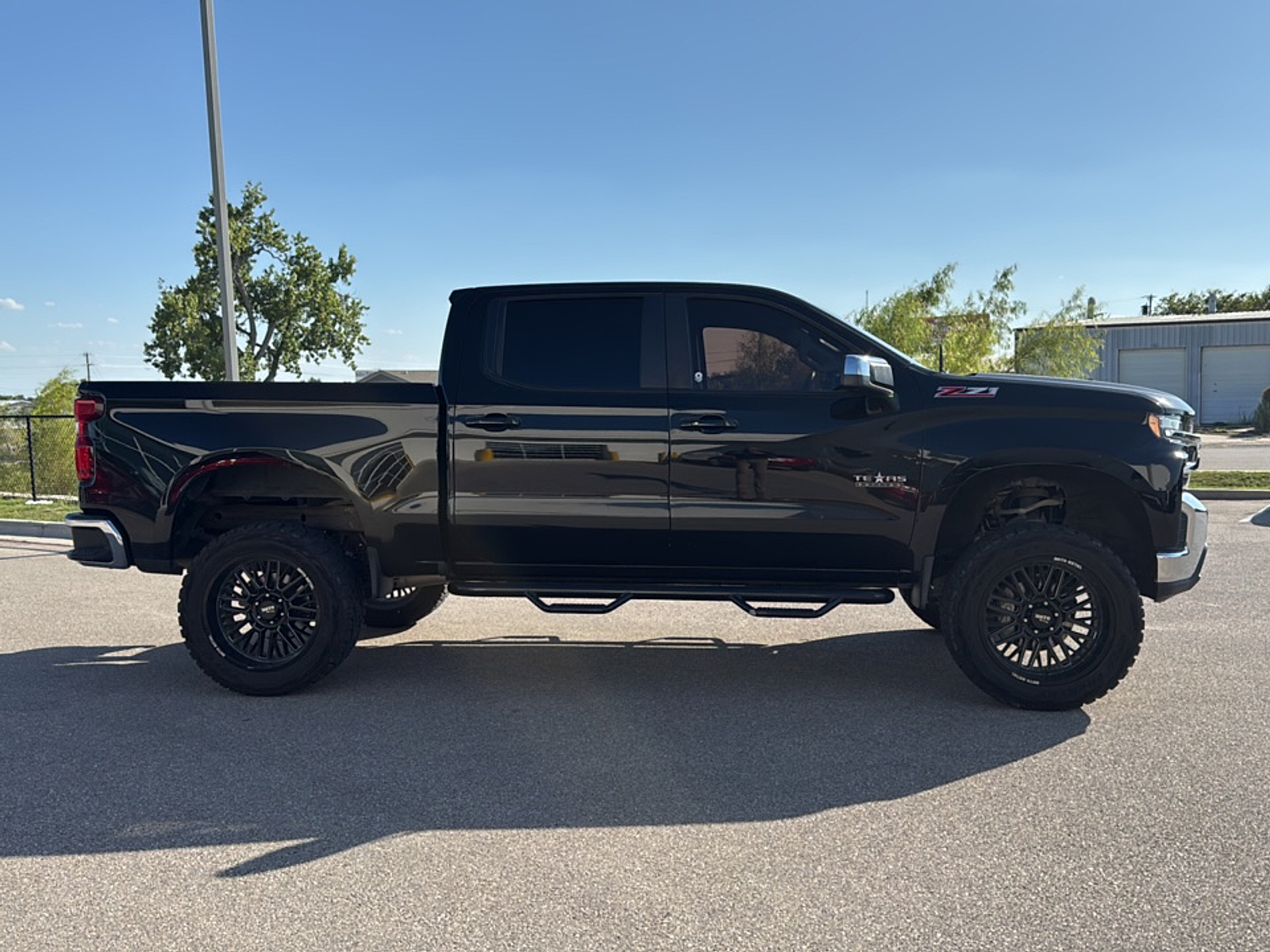2021 Chevrolet Silverado 1500 LT photo 2