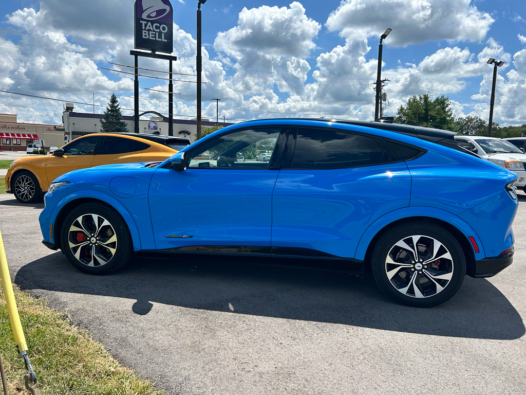 2021 Ford Mustang Mach-E Premium photo 4