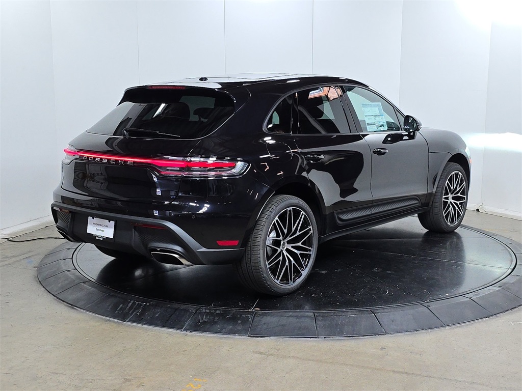 2026 Porsche Macan T photo 7