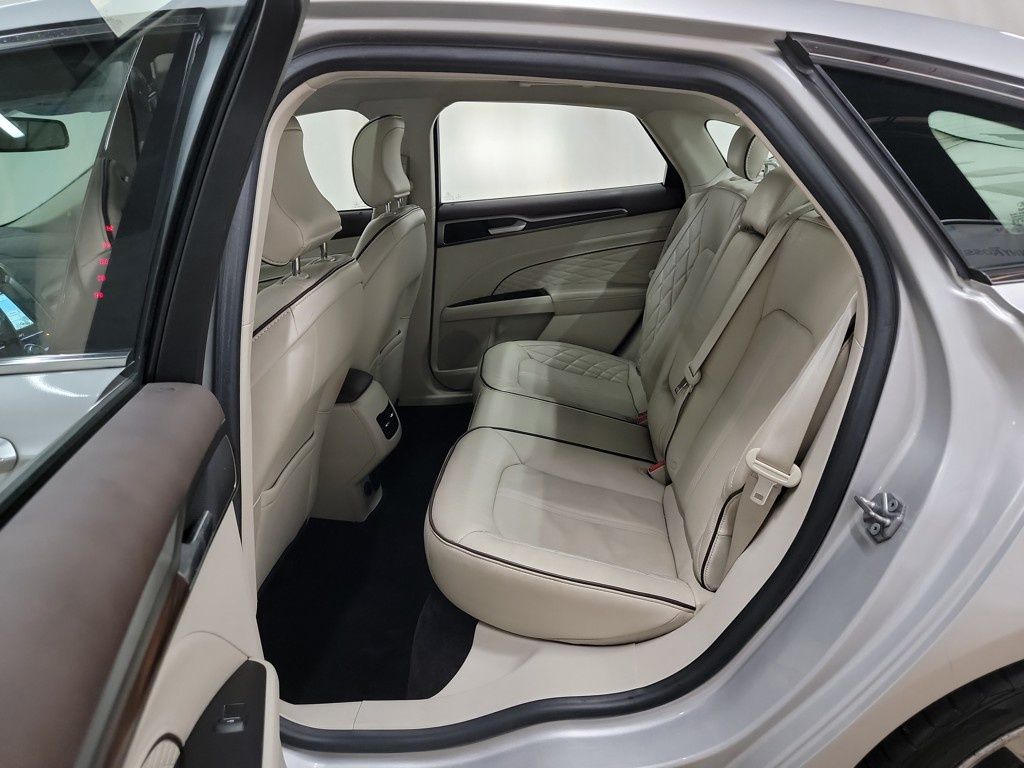 2017 Ford Fusion Platinum photo 9