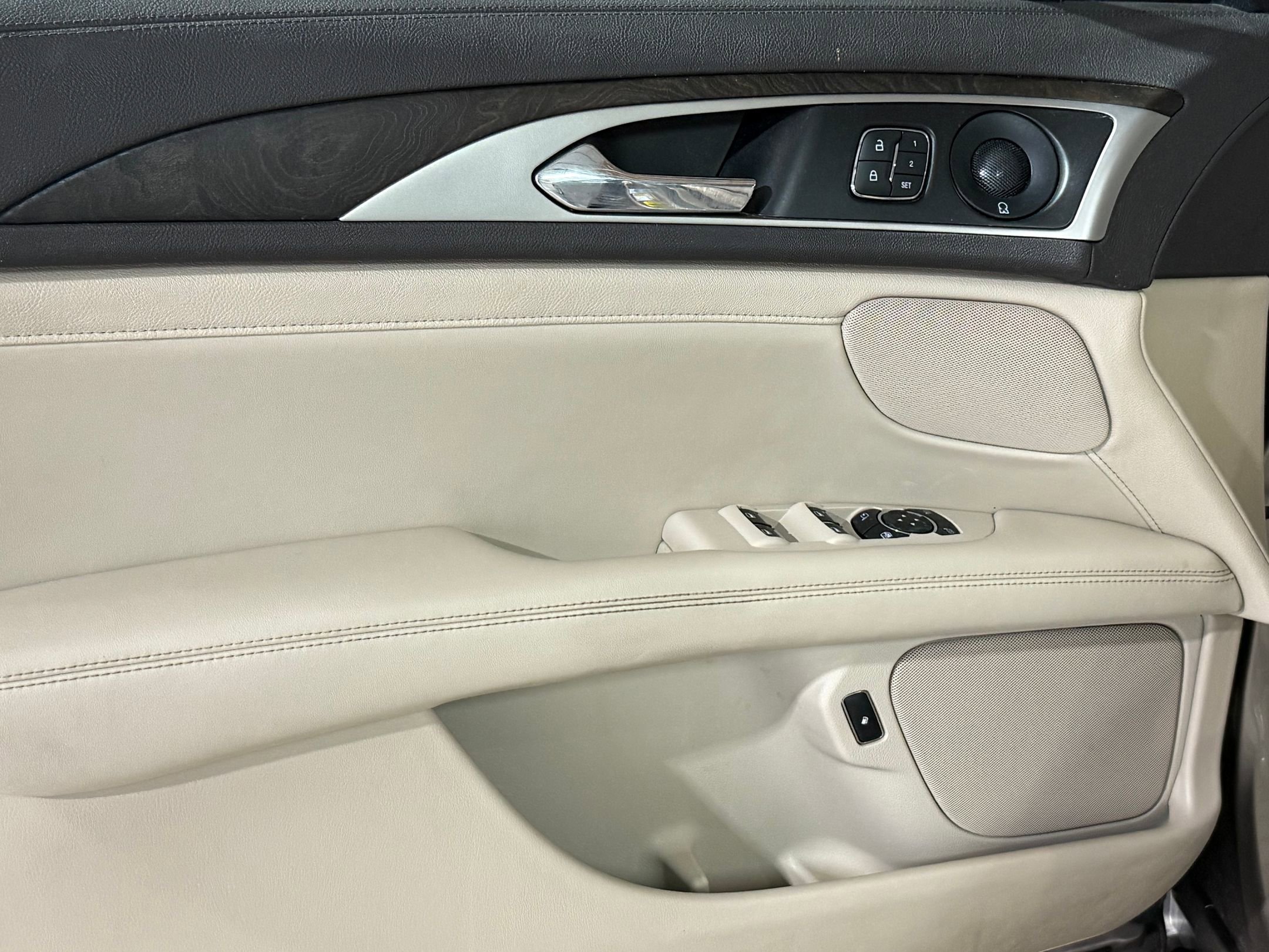 2020 Lincoln MKZ Hybrid Reserve photo 7