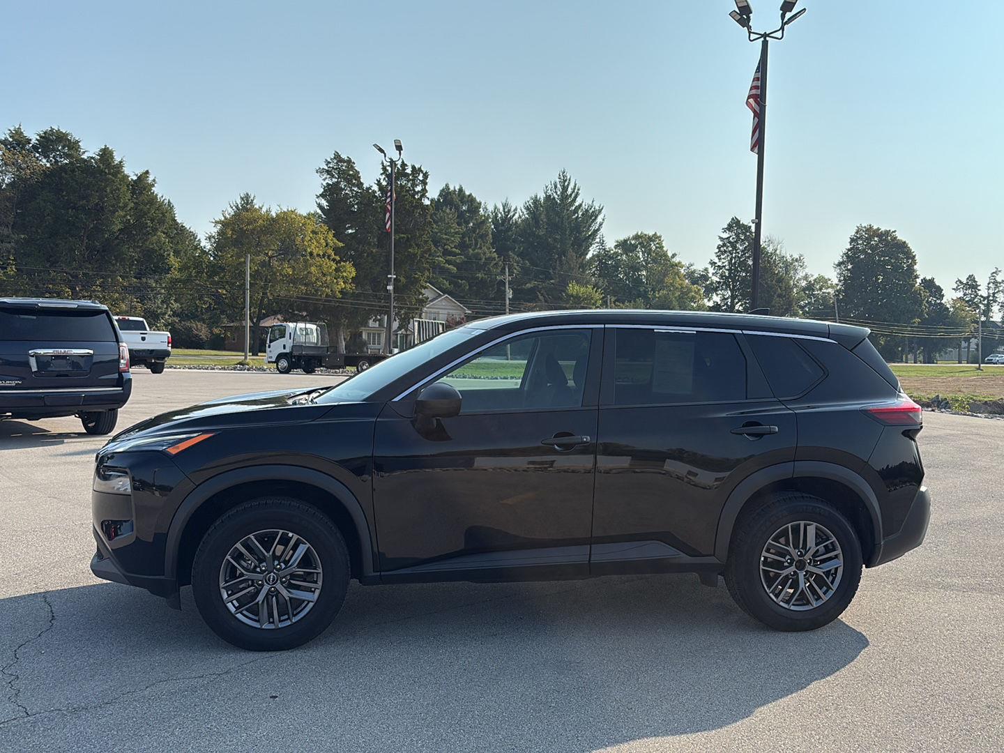 2023 Nissan Rogue S photo 2