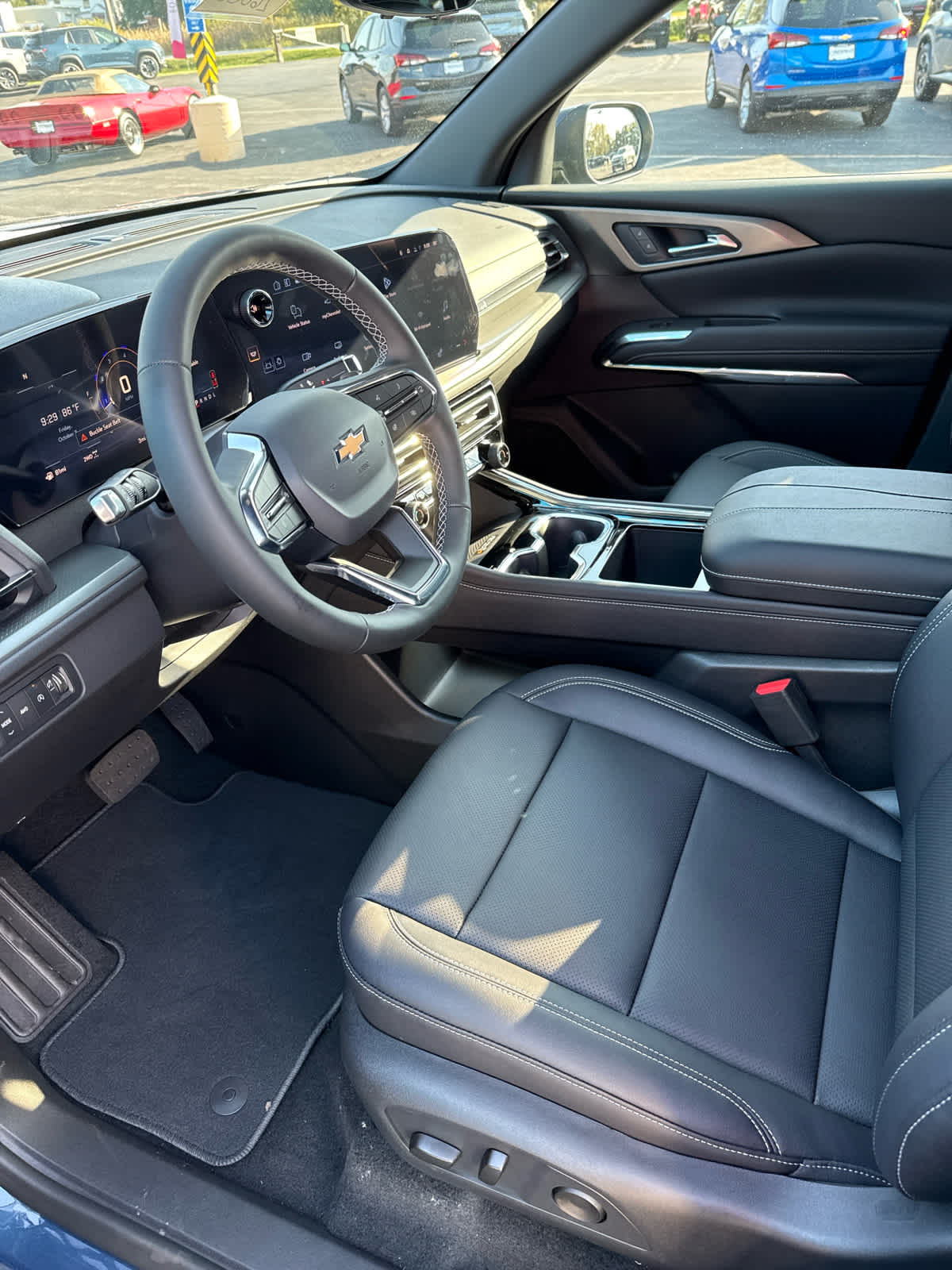 2026 Chevrolet Traverse photo 4