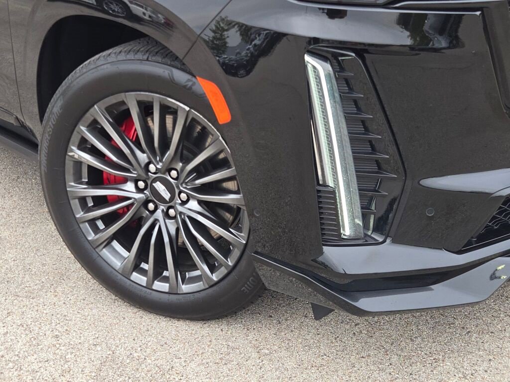 2023 Cadillac Escalade V-Series photo 3