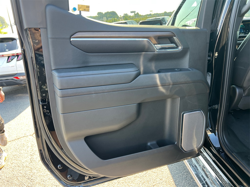 2024 Chevrolet Silverado 1500 High Country photo 19