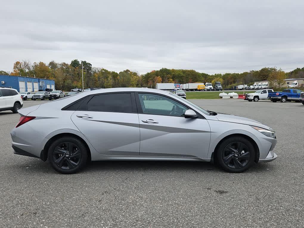 2022 Hyundai Elantra SEL photo 4