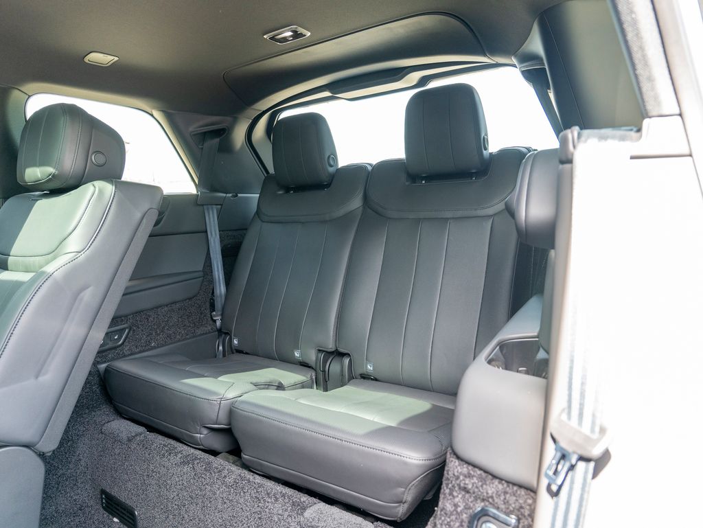 2025 Land Rover Range Rover SE photo 21