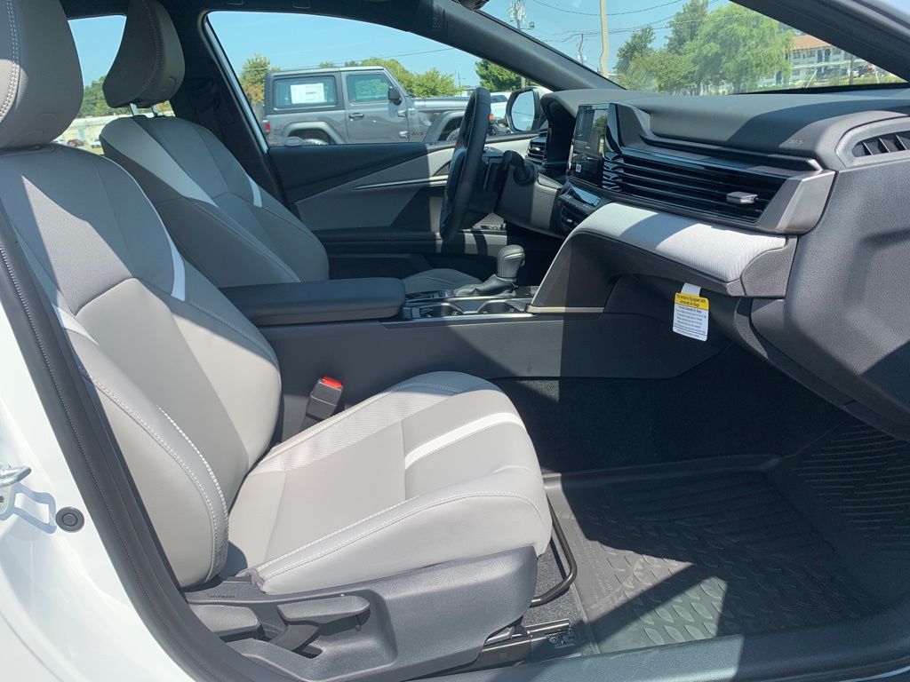 2025 Toyota Camry SE photo 26