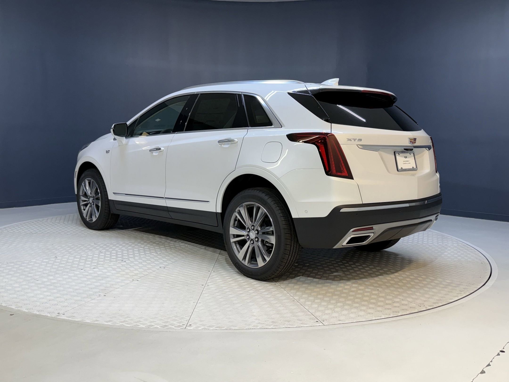2025 Cadillac XT5 Premium Luxury photo 3