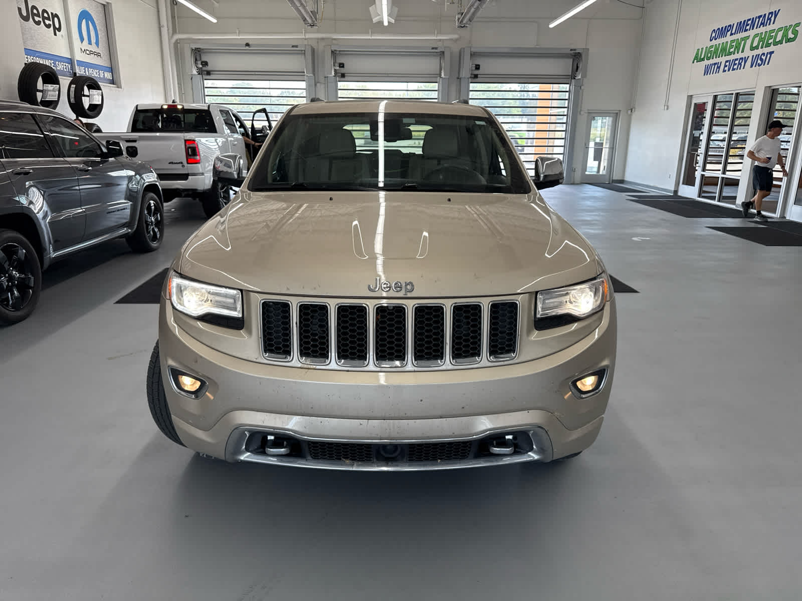 2015 Jeep Grand Cherokee Overland photo 2